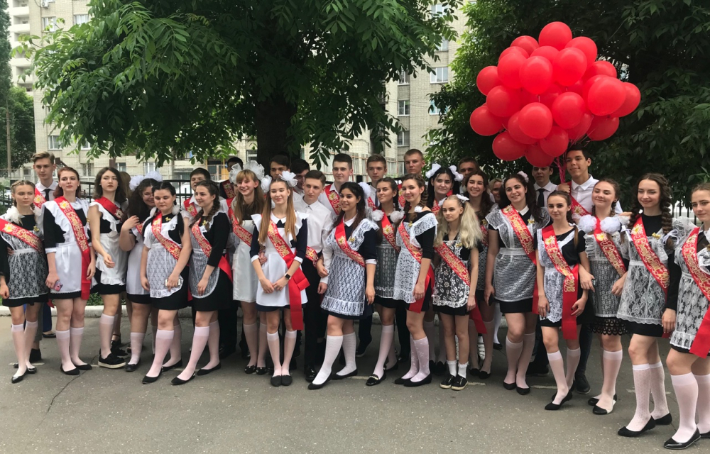 Поздравляем выпускников 2018 МБОУ СОШ 48 с последним звонком!