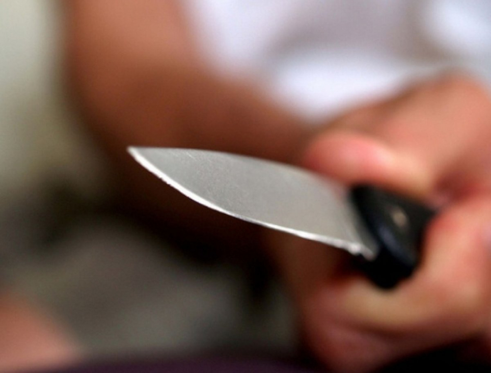 Воронежец заступился за девушку в кафе и получил удар ножом в живот
