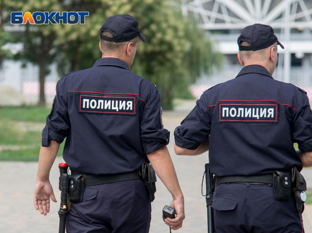 В Воронеже грабитель напал на женщину в подъезде и сорвал цепочку