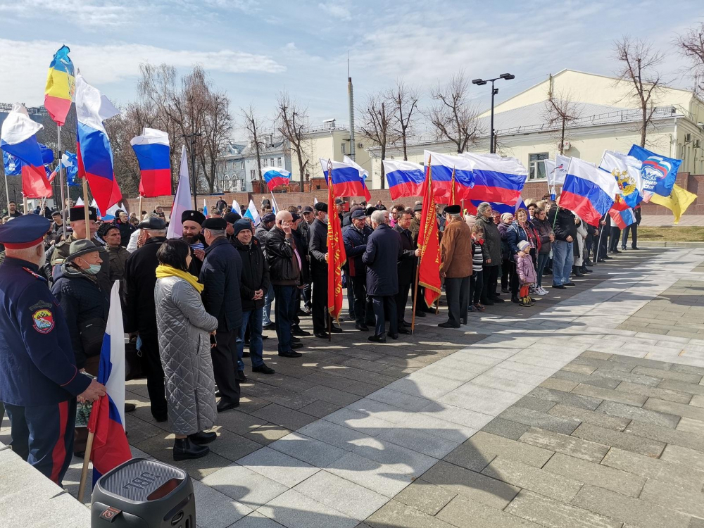 «Люди настрадались»: сотни воронежцев вышли на митинг в поддержку ДНР и ЛНР