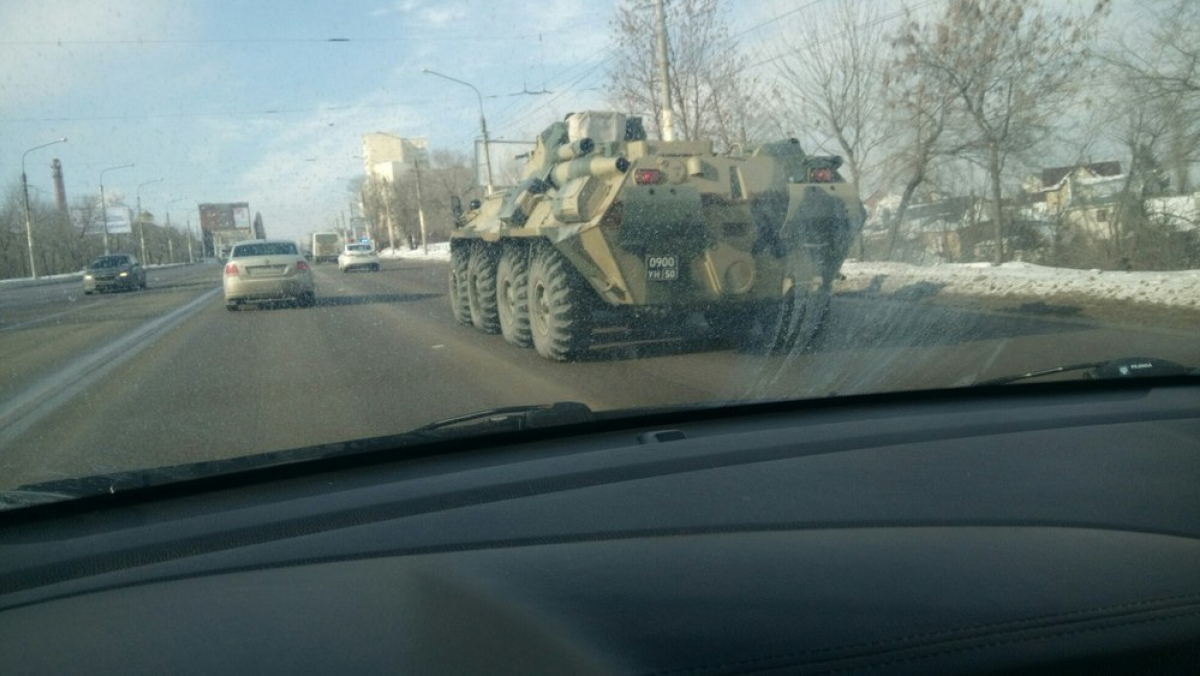 Едут еду бтр. Колонны БТРОВ В Воронеже. Танк едет по асфальту. Погоня за БТР. БТР Йошкар Ола.