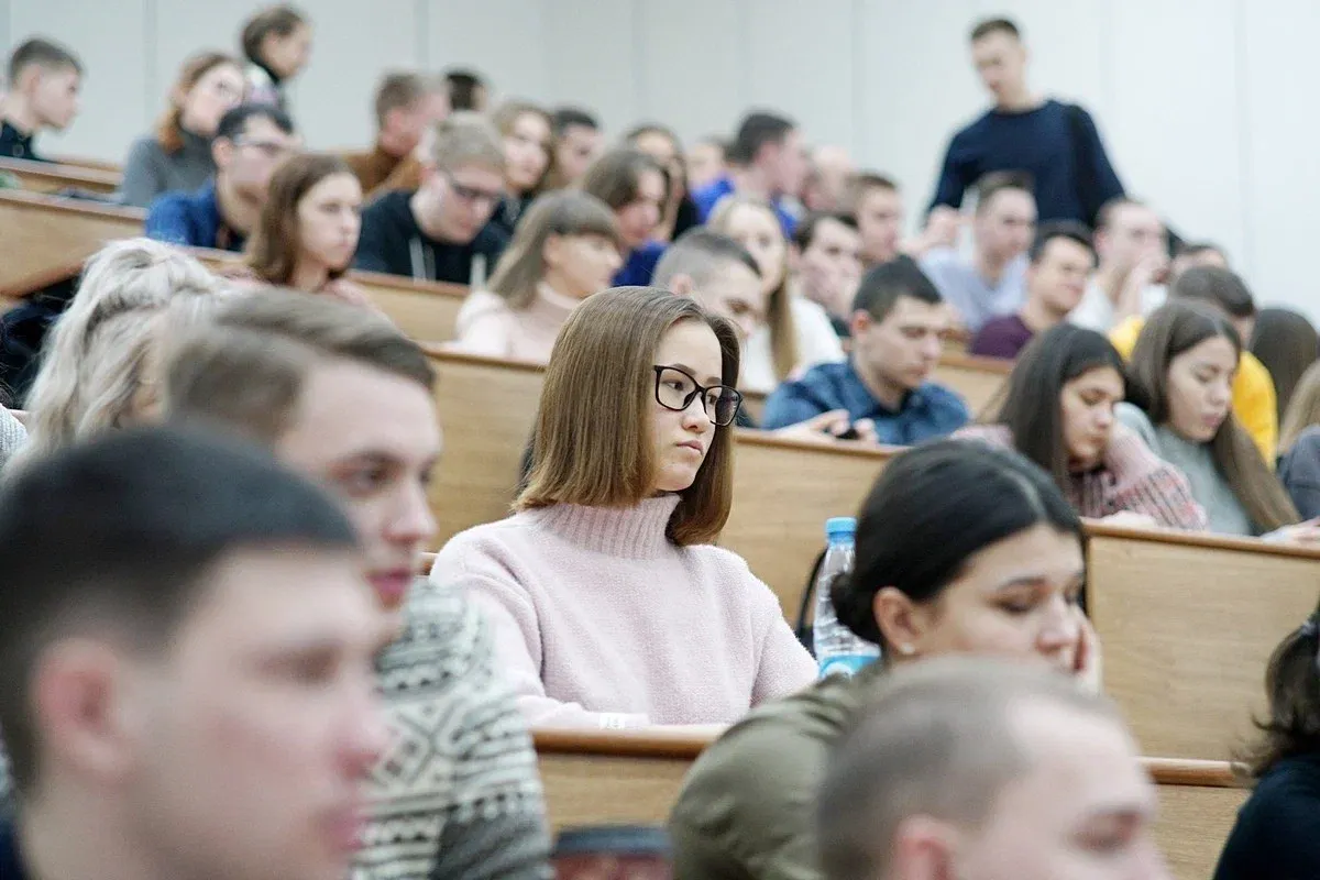 Челгу отзывы студентов. ВГУ. ВГУ студент из Ирана. ВГУ Воронежский государственный университет. ВГУ Воронеж новости.