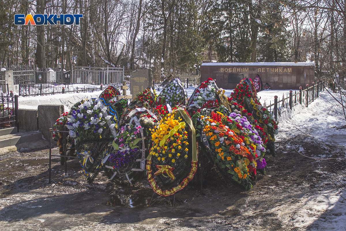 Подполковник чорнобрывый. Могилы погибших в спецоперации. Могилы на украинских погибших. Погибшие с Воронежа на Украине.