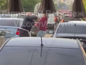 На видео попало жесткое побоище водителей посреди Московского проспекта Воронежа