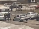 Машина провалилась в открытый люк в Воронеже – опубликованы фото