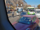 Движение в центре Воронежа сковало ДТП с участием автобуса и легковушки