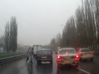 В Воронеже из-за пьяного водителя устроили мордобой под дождем