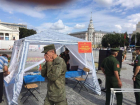 На площади Ленина у бронеавтомобиля «Тигр» воронежцев забирают на военную службу