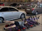 Нападение на самокаты попало на видео в центре Воронежа