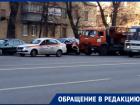 Коммунальная техника разворотила Mercedes в Воронеже