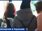 Больные стоят на улице: очередь детей на ПЦР показали под Воронежем