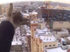 Воронежский руфер снял на видео восхождение на шпиль высотного дома