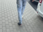 Комичную Золушку в дырявом носке застали за поиском «туфельки» в Воронеже 