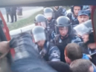Избиение фанатов воронежского «Факела» ОМОНом попало на видео