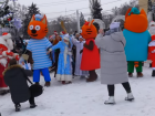 Воронежских властей обвинили в мерзкой обстановке на параде Дедов Морозов