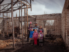 Кричали, начали молиться: сгоревшие стены остались от нового дома воронежцев с шестью детьми  