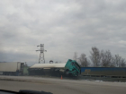Взорвавшееся колесо перевернуло фуру под Воронежем
