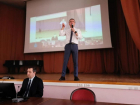«Как уж на сковородке»: депутата Госдумы Евгения Ревенко раскритиковали за выступление перед воронежскими студентами