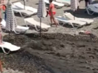 Воронежца едва не смыло стремительным потоком нечистот на пляже в Сочи