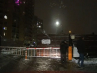 Появилось шокирующее видео смерти охранника около шлагбаума в Воронеже