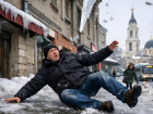 Почти 2000 человек за две недели пострадали от гололеда в Воронежской области 