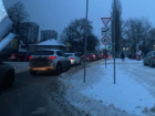 Пятничные пробки парализовали снежный Воронеж