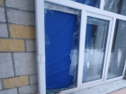Двое мужчин подорвали петардами окно гимназии на левом берегу Воронежа
