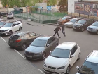Разборки прораба с заказчиком в стиле Бенни Хилла попали на видео в Воронеже