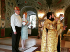 Возлюбленные из Воронежа показали трогательное фото с венчания в церкви