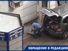 Жесткую разморозку курятины на асфальте сняли в Воронеже