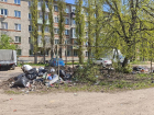 Свалка на месте детской площадки обнажила себя после общегородского субботника в Воронеже