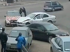 Драка водителей BMW и Mercedes после ДТП в Воронеже попала на видео 