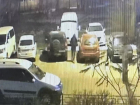 Вскрытие машины на парковке запечатлела камера на левом берегу Воронежа