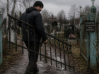 Мужчина украл оградки с двух могил и сдал на металлолом в Воронежской области