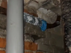 Брызгающий коллапс показали на видео в воронежском подвале