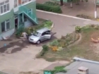У здания детского сада в Воронеже устроили автомойку 