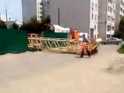 Огромный строительный кран рухнул на дорогу в Воронеже 