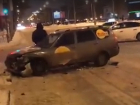 Опубликовано видео последствий ДТП воронежского такси с иномаркой
