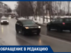 Автохамы не давали перейти дорогу женщине с коляской в Воронеже
