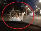 Ошалевшие парни устроили экстремальную езду в доверху наполненной машине в Воронеже