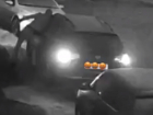 Орудующий грабитель машин в Северном районе Воронежа попал на видео