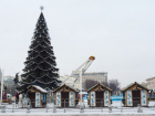 В Воронеже начали разбирать главную елку на площади Ленина
