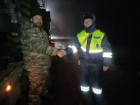 Водитель КамАЗа попал в беду на воронежской трассе, окутанной туманом 