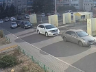 Сумасшедшая езда ВАЗа по воронежскому двору попала на видео