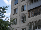 Двухлетняя девочка выпала из окна третьего этажа в Воронежской области 