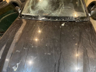 Презерватив уничтожил лобовое стекло автомобиля в жилом комплексе Воронежа