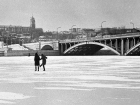 Воронежцы увидели, как в 1974 году горожане гуляли по льду у Чернавского моста