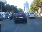 На видео попало, как «Лада» сносит велосипедиста на переходе в центре Воронежа