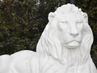 Белоснежные скульптуры львов появились в сквере Павловска Воронежской области