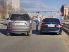 Кривым маваши водитель снес зеркало у оппонента на дороге в Воронеже
